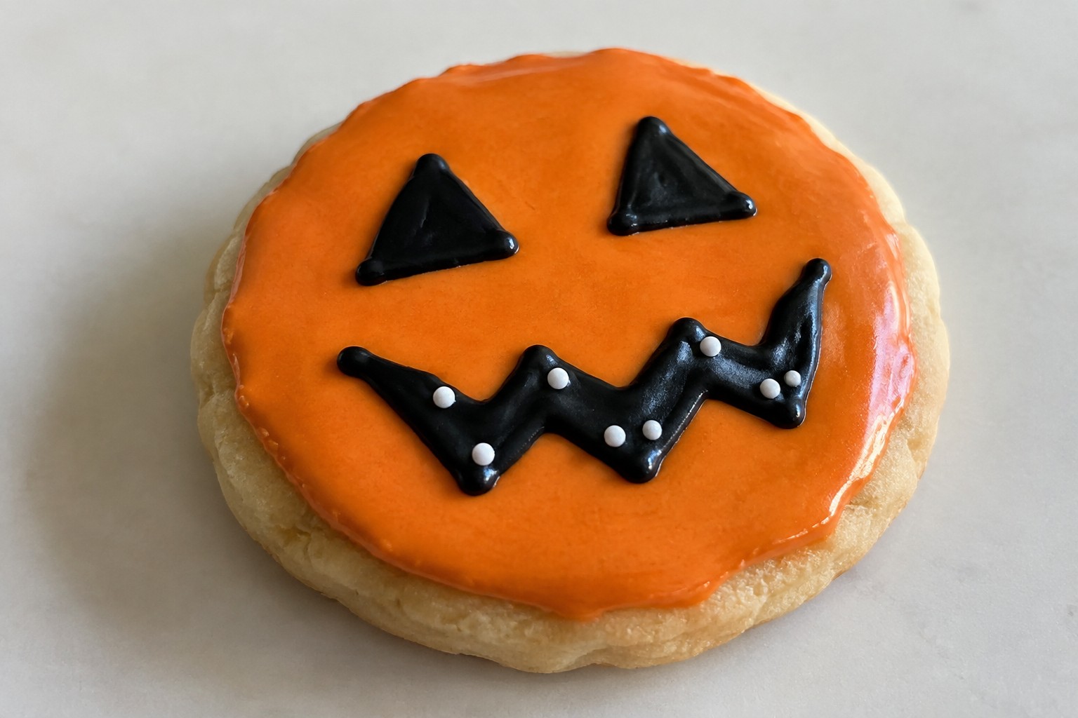 10 Decorated Halloween Cookies That Impress Guests