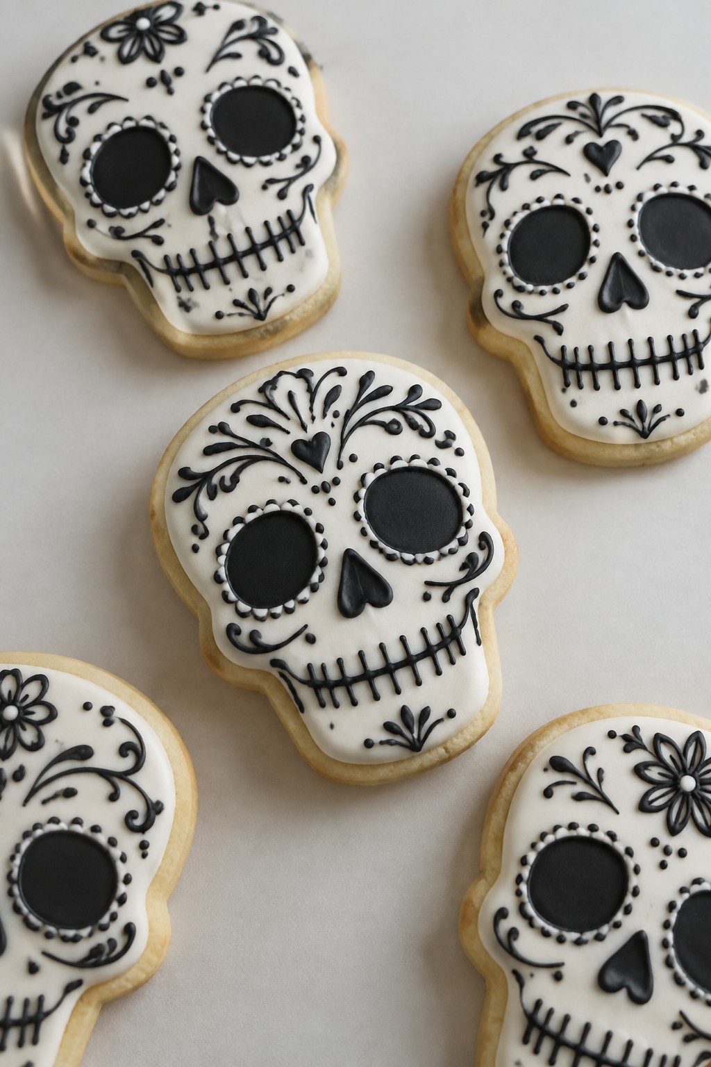 Intricately Piped Sugar Cookie Skulls