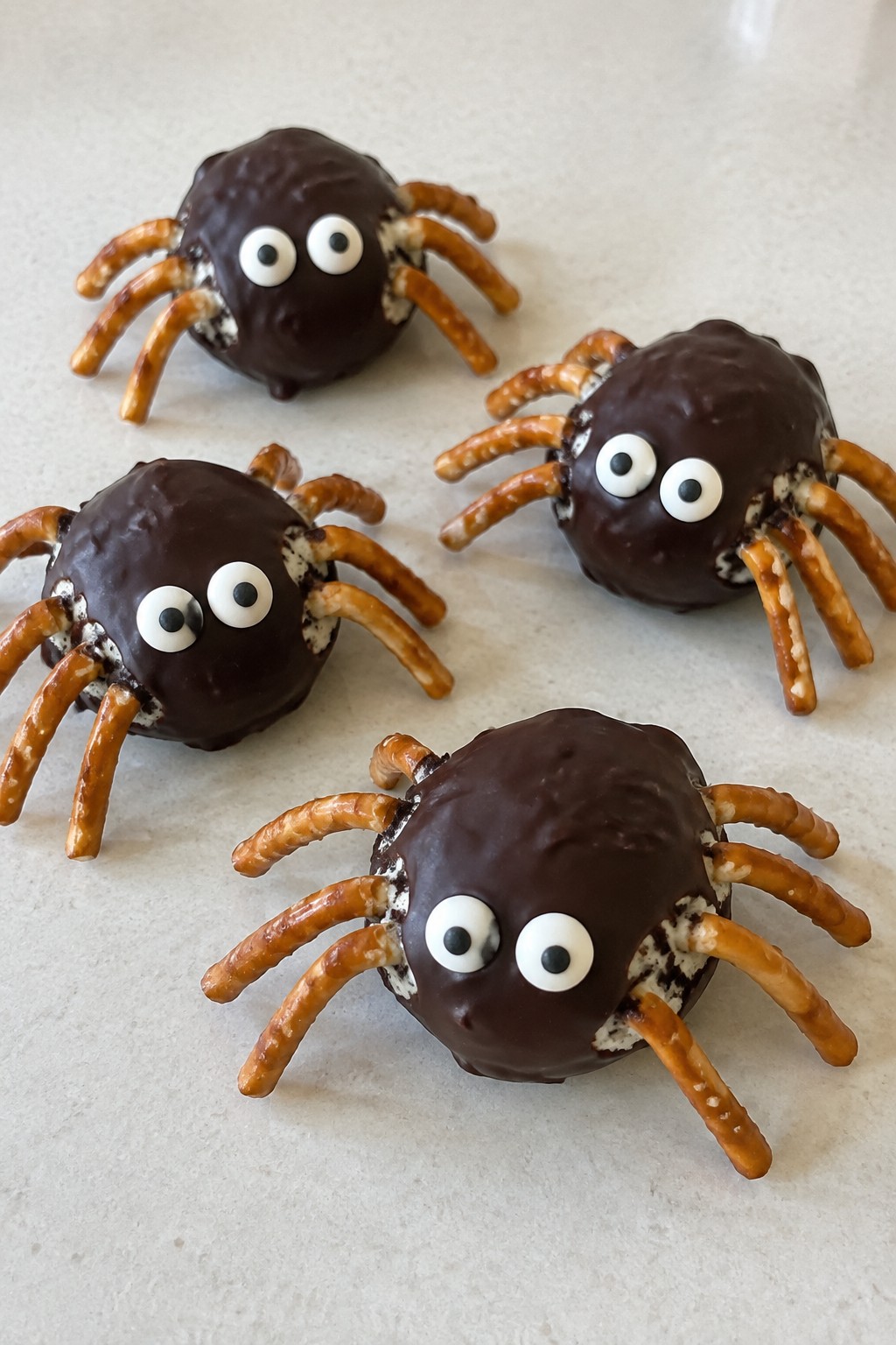 Spooky Oreo Truffle Spiders
