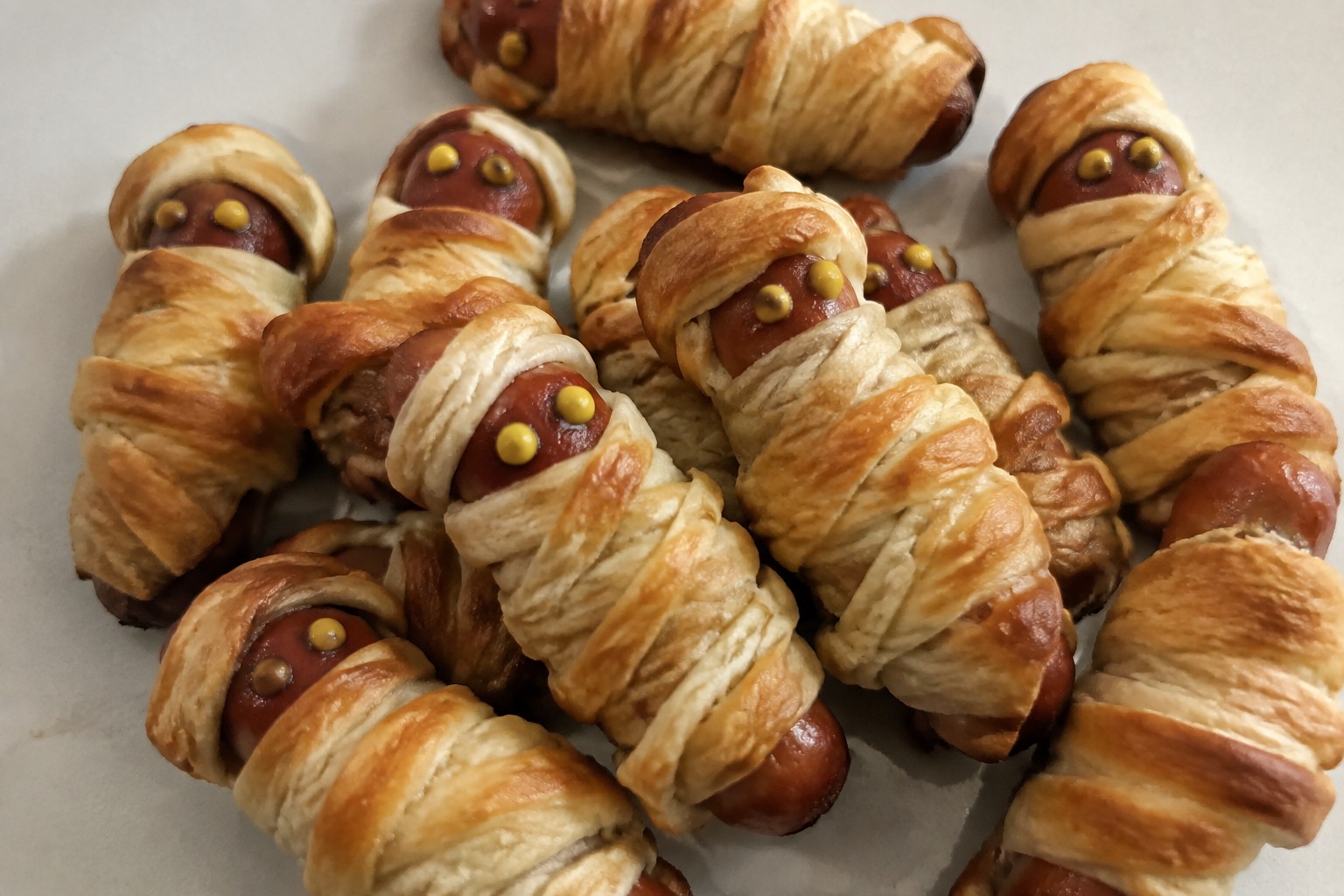 10 Easy Halloween Snacks for Parties That Save Time