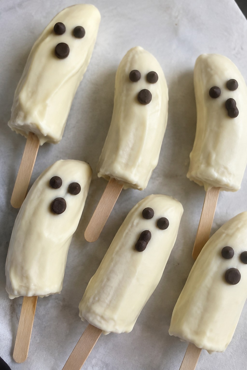 No-Bake Ghostly Banana Pops