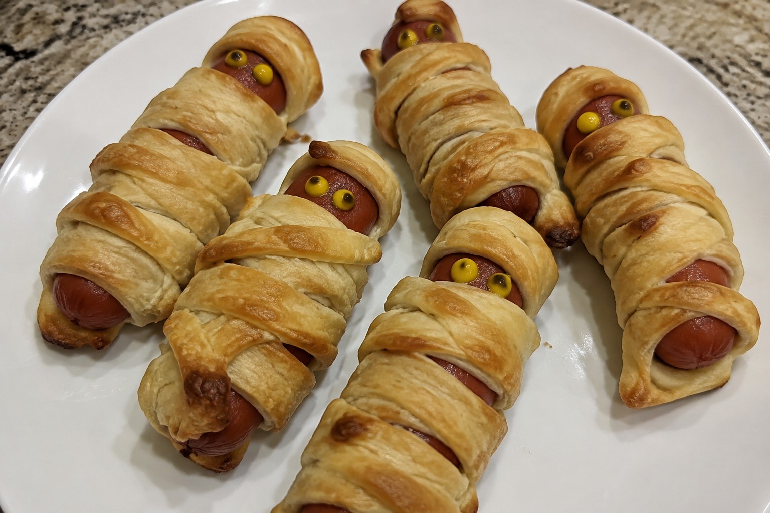 10 Halloween Finger Foods for Parties That Guests Crave