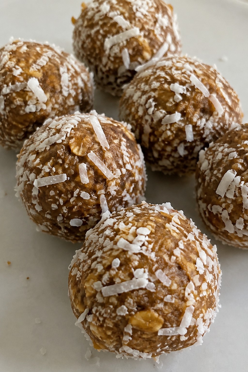 No-Bake Pumpkin Oat Truffles