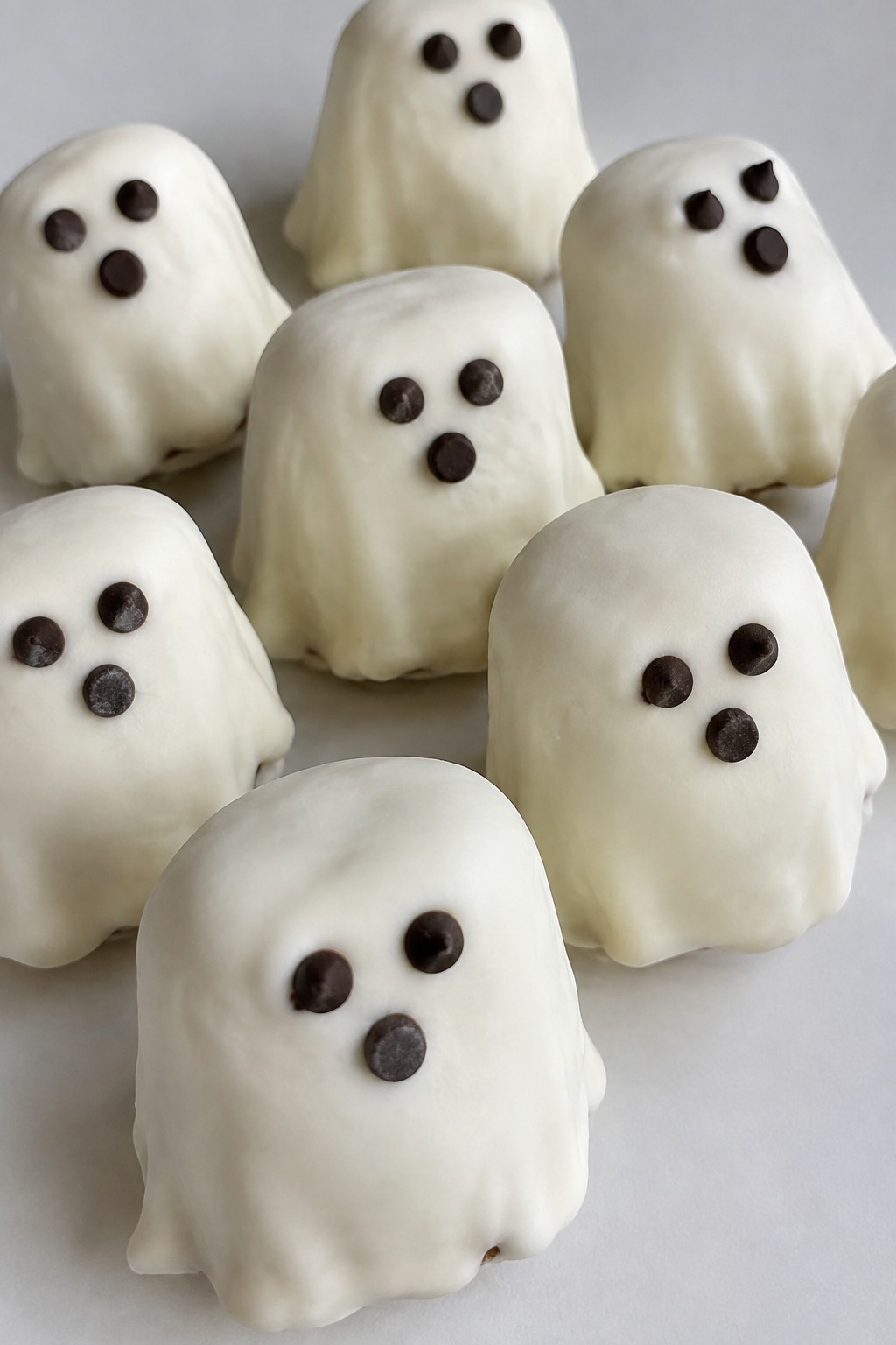 No-Bake Ghost Marshmallow Pops