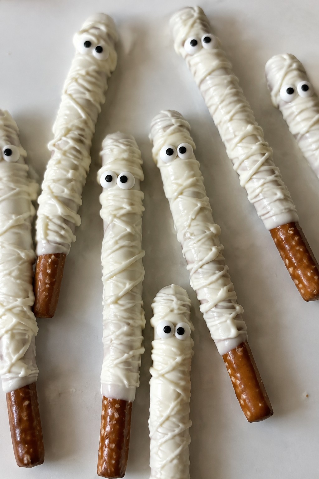 Quick Mummy Pretzel Rods