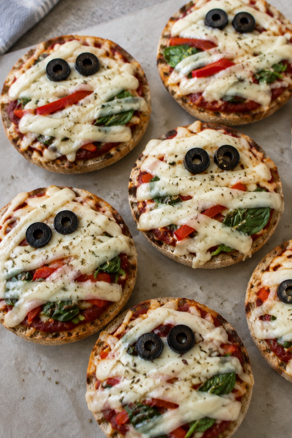 Mini Whole Wheat Mummy Veggie Pizzas